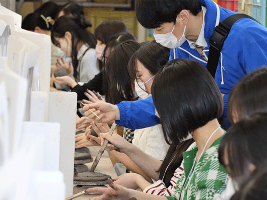 【修学旅行1日目】信楽陶苑たぬき村で陶芸体験